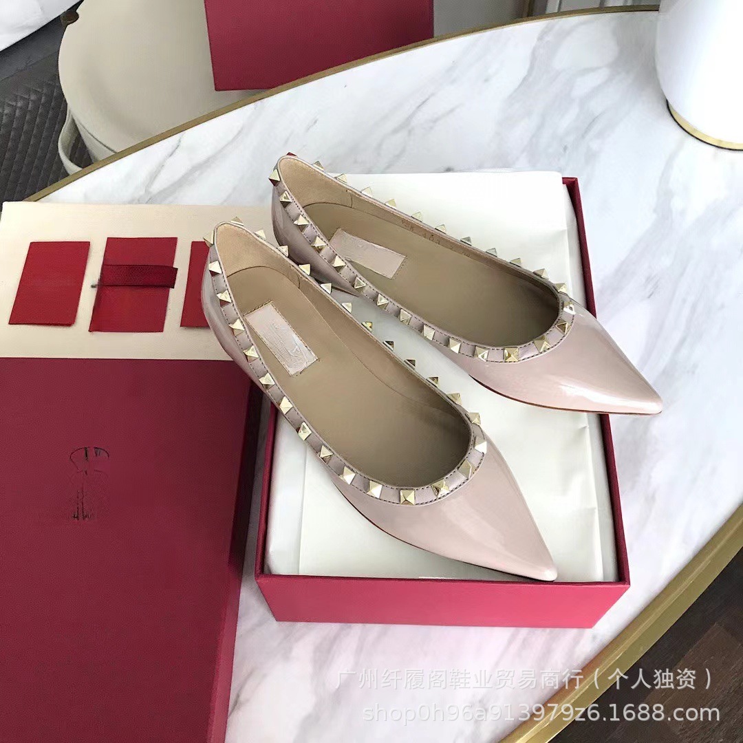 高板华伦女鞋V家平底柳钉真皮尖头浅口单鞋大码41—42小辣椒柳钉