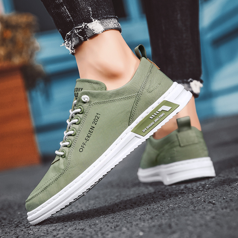 Zapatos de lona para hombre, zapatos de tela transpirable con efecto seda helada y antiolor para primavera, nuevos zapatos modernos y versátiles de hombre, sin cordones y de caña baja.
