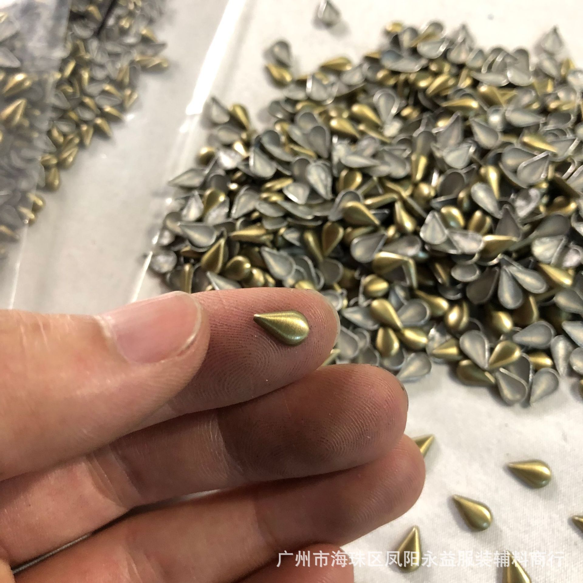 服饰辅料环保进口烫片八角片滴胶珠半圆珠异形进口铝片烫钻包边批