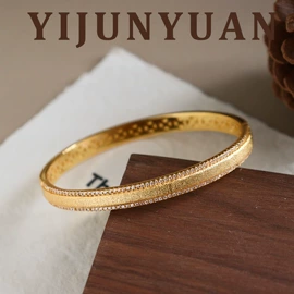 耳环;项链;耳钉