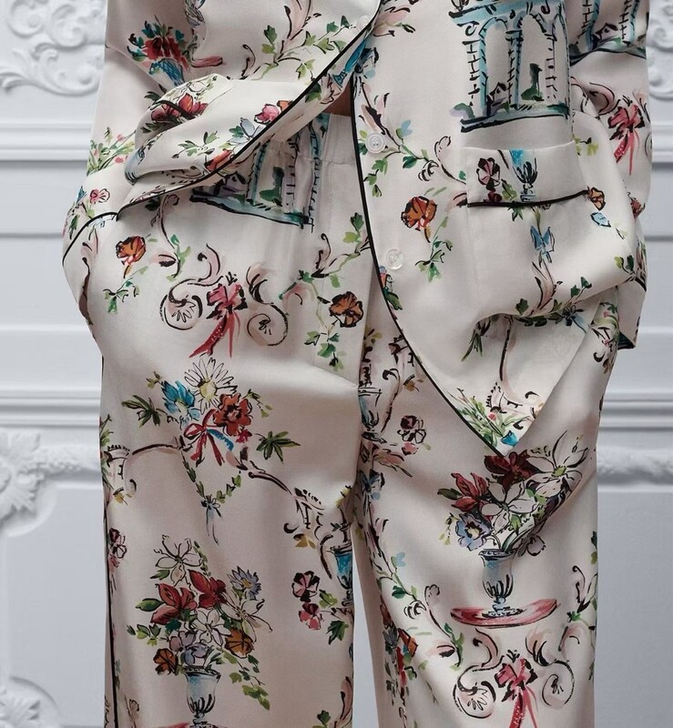 26 new printed silk pajama jackets made of mulberry silk are smooth to the touch, skin-friendly, breathable, comfortable, and exquisitely vintage 26 new printed silk pajama jackets made of mulberry silk are smooth to the touch, skin-friendly, breathable, comfortable, and exquisitely vintage