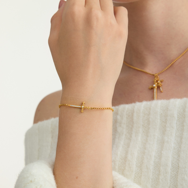 Wanxing European and American Style 18K Gold Stainless Steel Cross Bracelet with White Zircon Cross Chain, Non-Fading, Versatile for Women