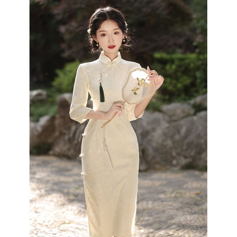 New Chinese cheongsam improved young girl champagne color engagement dress autumn and winter new 2025 high-end temperament New Chinese cheongsam improved young girl champagne color engagement dress autumn and winter new 2025 high-end temperament