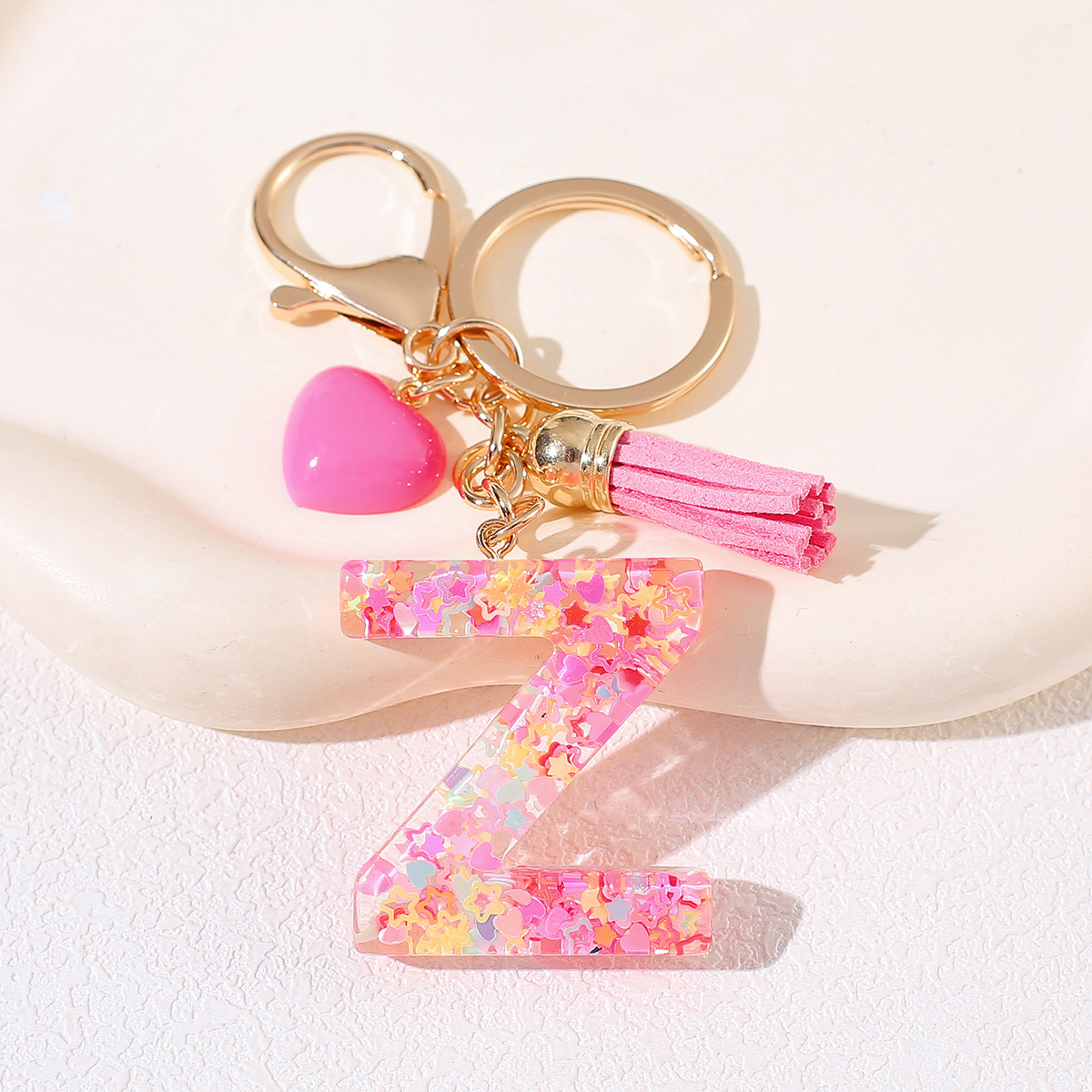 2024 nuevo amor rosa original letras de fresa llavero chicas letras de resina colgante ventas calientes transfronterizas