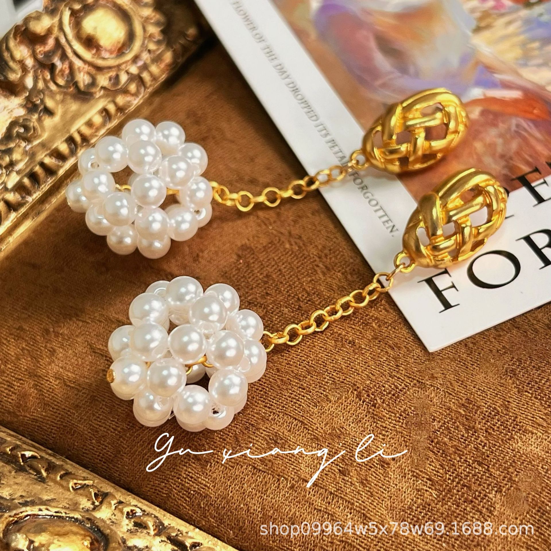Retro elegant golden woven earrings pearl