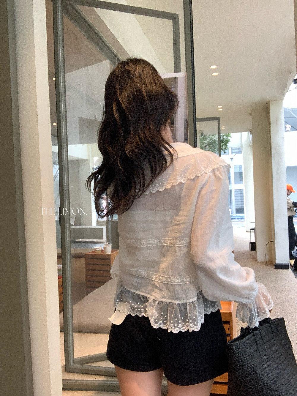Áo sơ mi nữ tay ngắn cổ sen bèo, ren viền, chất liệu ramie mềm mại — màu trắng chi tiết 13
