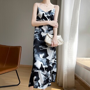 �����L�ع��Ứ��ˇV�Iײɫ�I���Lȹ�ļ�Ůʿ�¿������B��ȹ