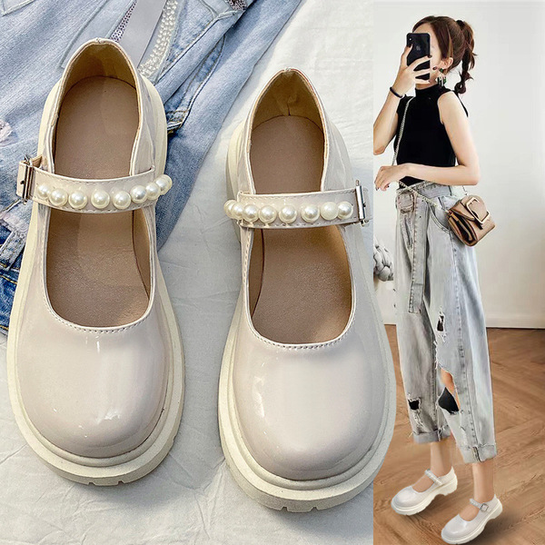 Retro Mary Jane shoes with a strap platform English style