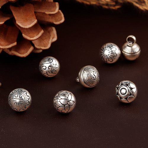 Silver-plated solid copper buttons with floral carving, traditional Chinese clothing buttons, Qipao and Tangzhuang style Hanfu buttons, retro auspicious cloud Chinese style round buttons with pearls.