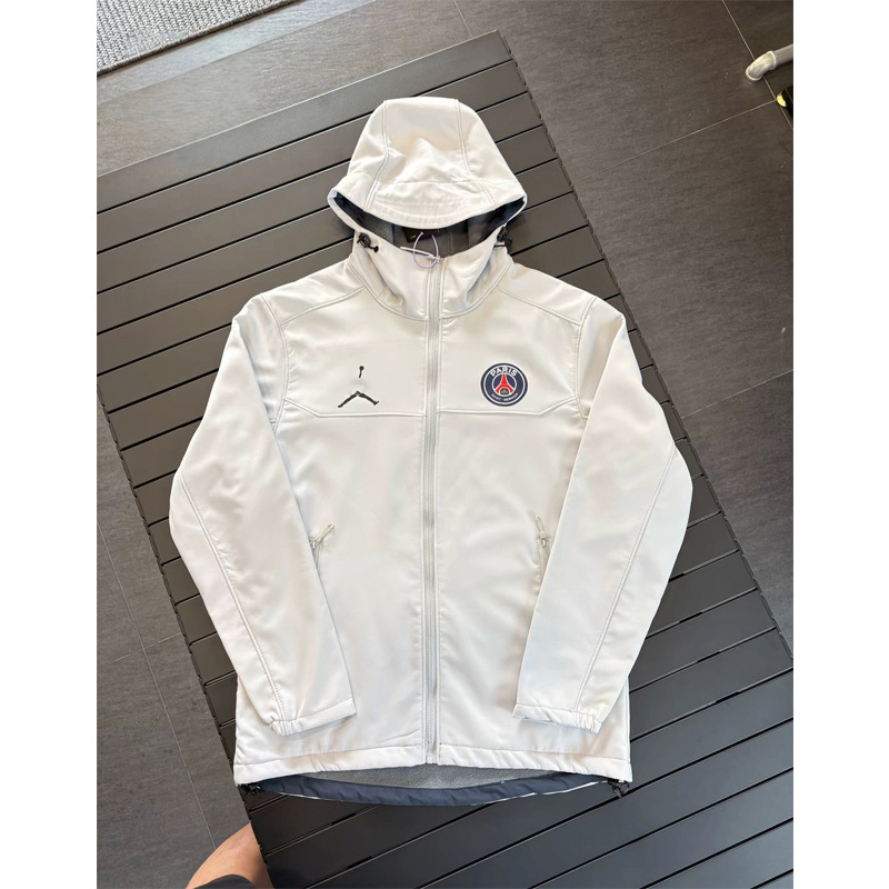 Outdoor Sports and Leisure Jackets Soft Shell Waterproof Windbreakers for Men and Women Autumn and Winter New Loose Large Size Jackets for Delivery