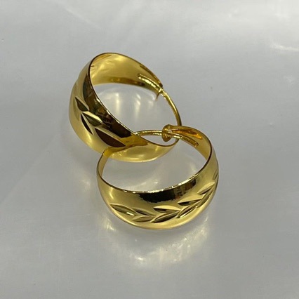 High-quality imitation Vietnamese gold-plated and silver-plated women's engraved earrings, suitable as promotional gifts