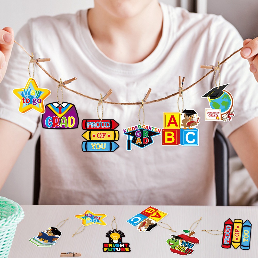 Transfronterizo nuevo jardín de infantes graduación temporada ceremonia aula decoración colgante graduación Etiqueta de regalo