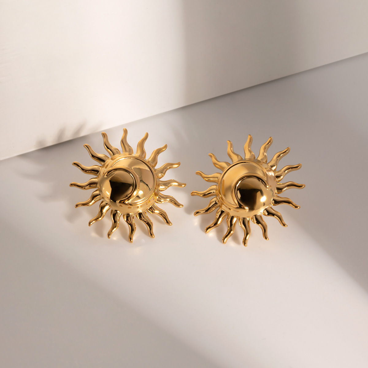 INS nuevo 18K oro Acero inoxidable ocho Awn estrella oído clip pendientes Acero inoxidable joyería moda personalizada regalo de las mujeres
