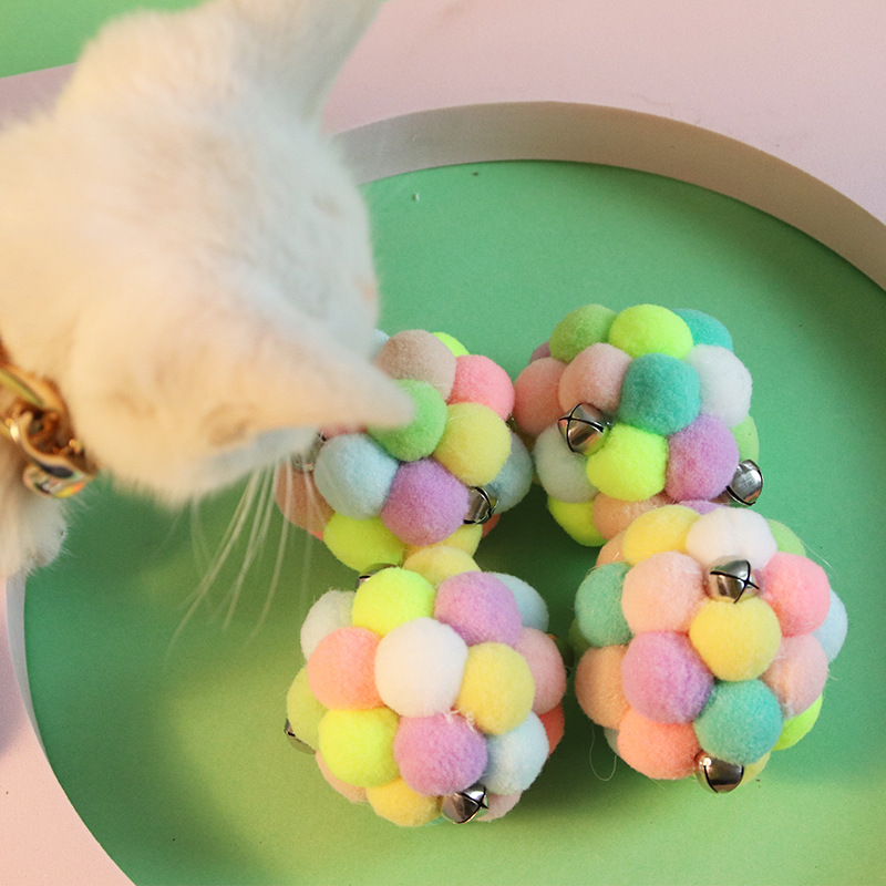 Juguetes de gato nuevo transfronterizo en stock juguetes de gato auto-Hola felpa campana bola gato alivio artefacto gato juguetes al por mayor