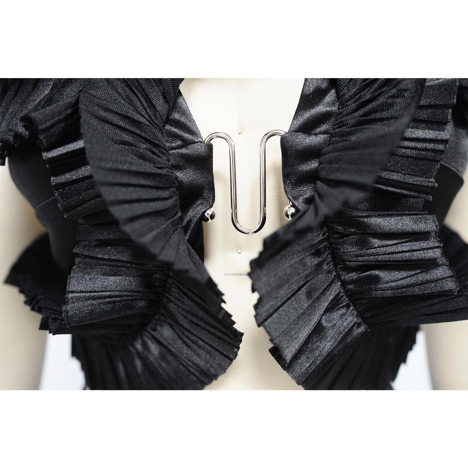 Women Wear Sleeveless Split Ruffled Pleated Skirt Set