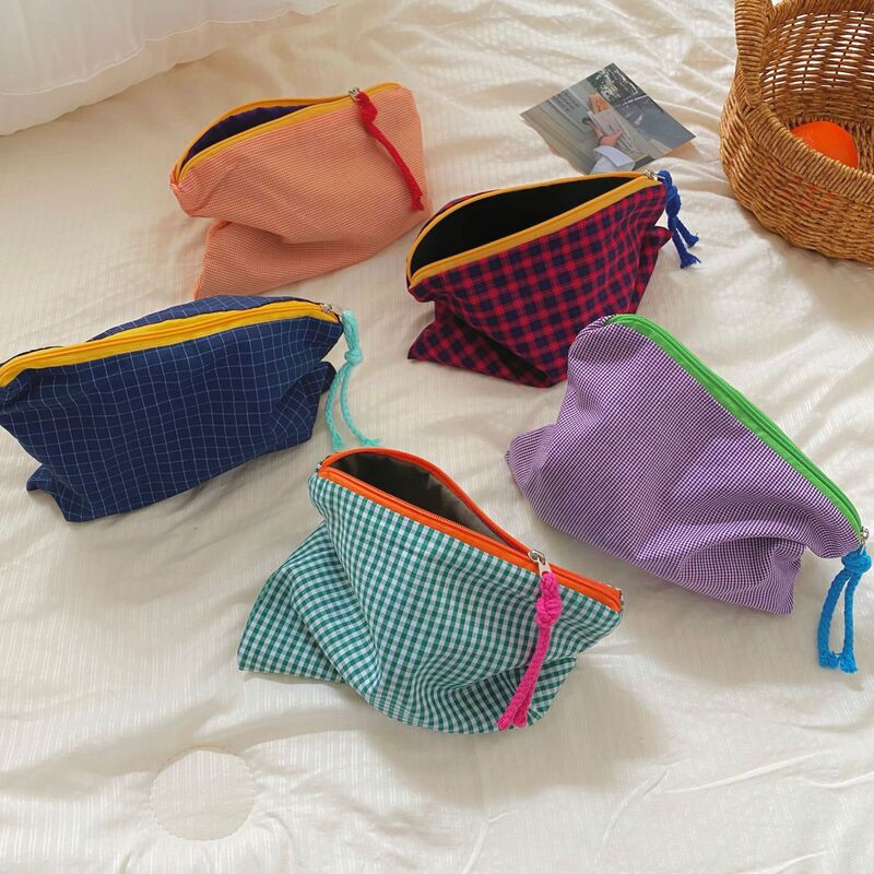 Large-Capacity Cosmetic Bag, Classic Plaid Bag for Women, Ins Portable Cosmetic Storage Bag, Skin Care Product and Toiletries Storage Bag