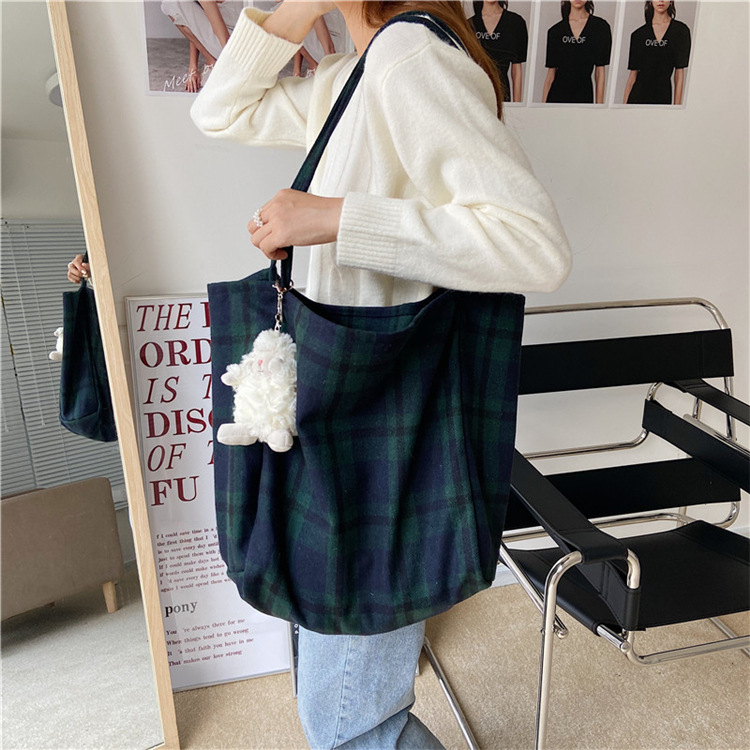 0981 Simple ins checkered woolen single-shoulder bag, hand-held cloth bag, student large-capacity shopping bag, laid-back style women's bag undefined