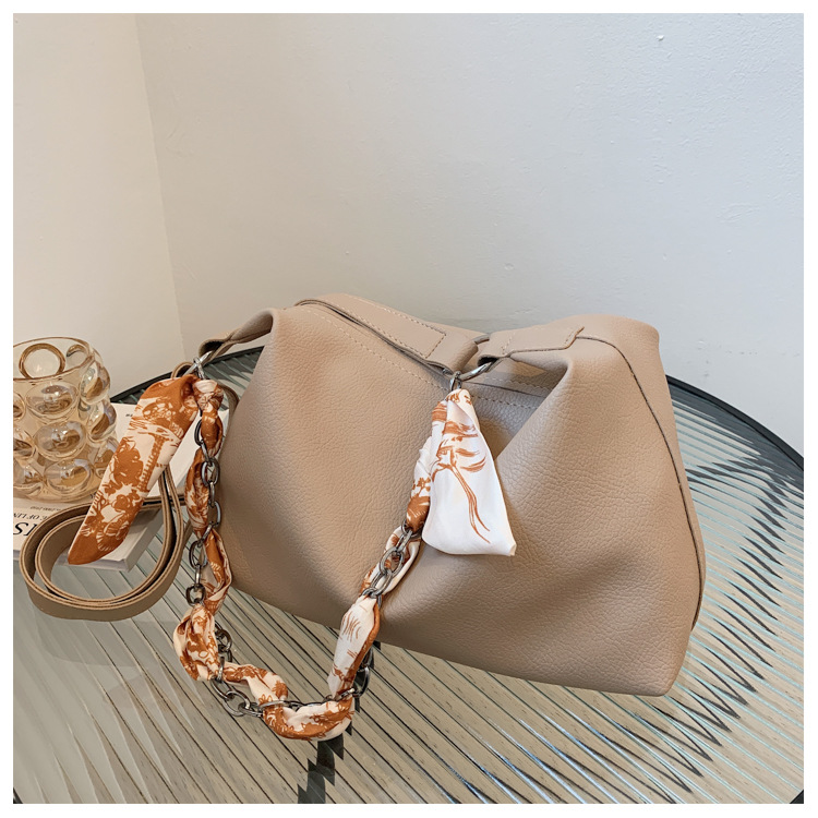 Wholesale Simple Solid Color Silk Scarf Handle One-shoulder Messenger Bag Nihaojewelry display picture 3