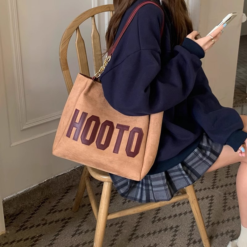 Best-selling women's bags, large-capacity bags, 2023 new Korean style popular letter college student class shoulder bags, tote bags undefined