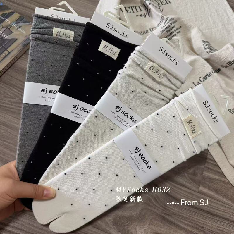 26th Autumn/Winter New Polka Dot Korean Style Letter Mid-Calf Socks, Simple and Unique Toe-Separated Socks, Comfortable and Versatile Trendy Socks Wholesale 26th Autumn/Winter New Polka Dot Korean Style Letter Mid-Calf Socks, Simple and Unique Toe-Separated Socks, Comfortable and Versatile Trendy Socks Wholesale