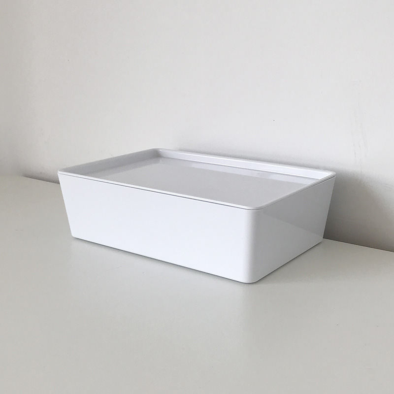 화이트 미디엄 쇼트 모델