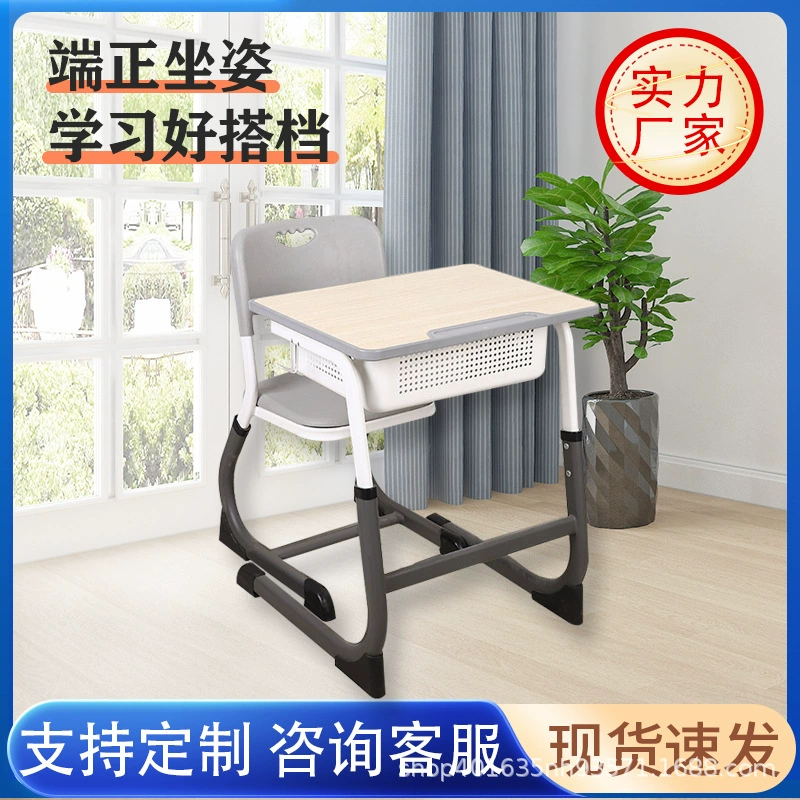 Дети начальной и средней школы учатся на обеденном перерыве, толстые столы и стулья