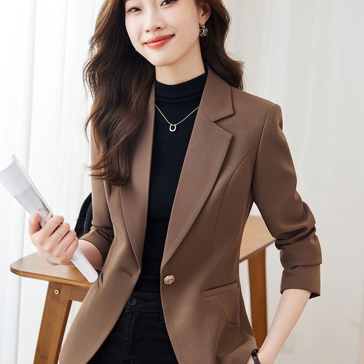 Brown high-end suit jacket, 2026 new style, fashionable and elegant, short casual suit jacket for petite women.