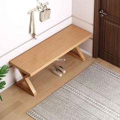 靴の腰掛けの入り口の家庭用の入り口のドアに入って靴を換えます。