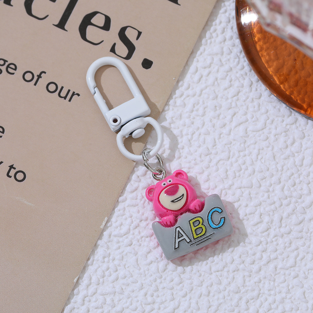 Dibujos animados rosa fresa oso llavero colgante ins estilo mochila lápiz caso pequeño colgante novias regalo joyería Accesorios