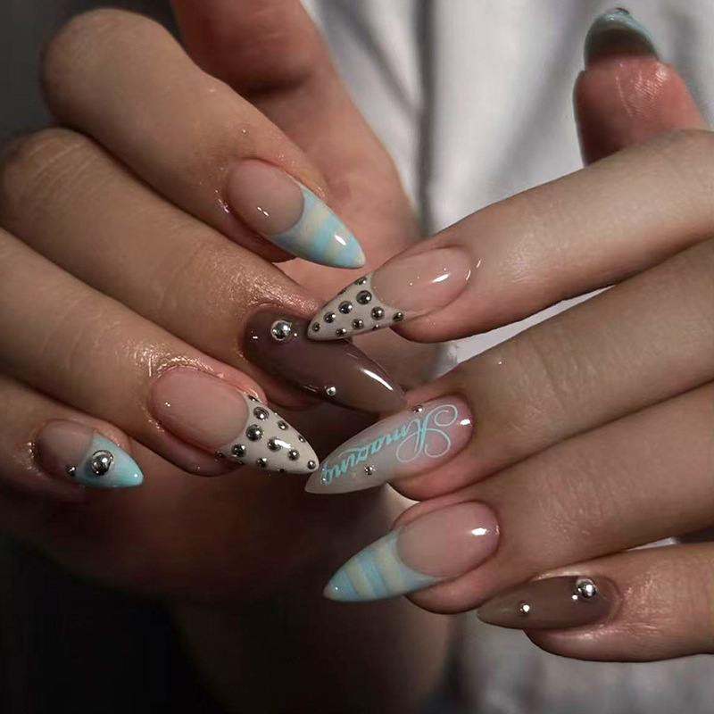 24 pieces of cross-border almond-shaped false nails, millennium hot girl retro punk style, autumn and winter nail art pieces, wearable nails wholesale 24 pieces of cross-border almond-shaped false nails, millennium hot girl retro punk style, autumn and winter nail art pieces, wearable nails wholesale