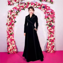 24冬刘涛明星同款欧美时尚大气丝绒收腰大摆长裙风衣外套女现货