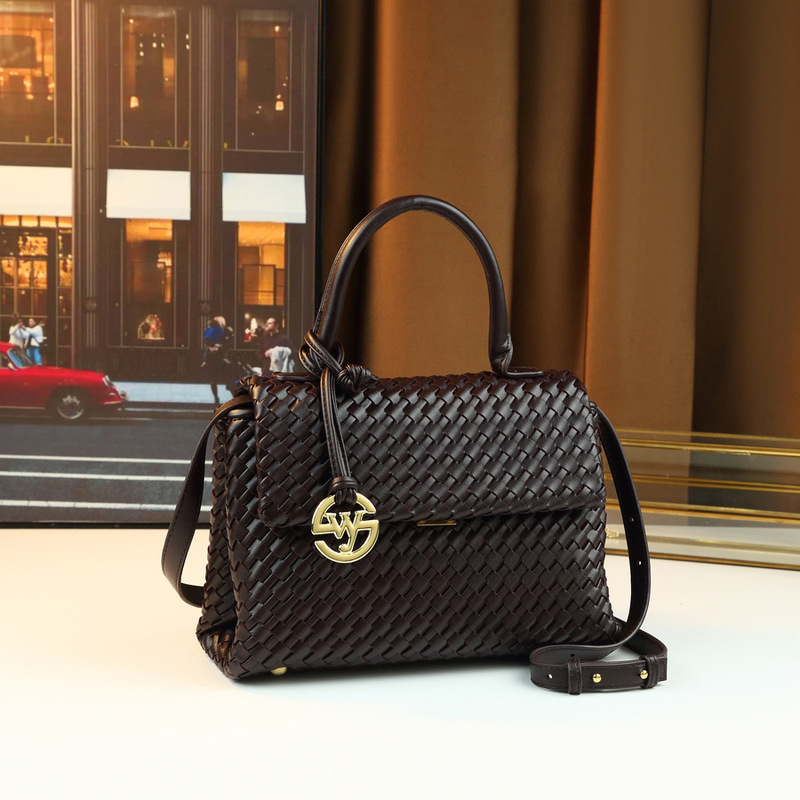 Niche Design Handmade Woven Women's Bag, Simple and Elegant Commuter Briefcase, Versatile Round Hardware Handheld Small Square Bag Niche Design Handmade Woven Women's Bag, Simple and Elegant Commuter Briefcase, Versatile Round Hardware Handheld Small Square Bag
