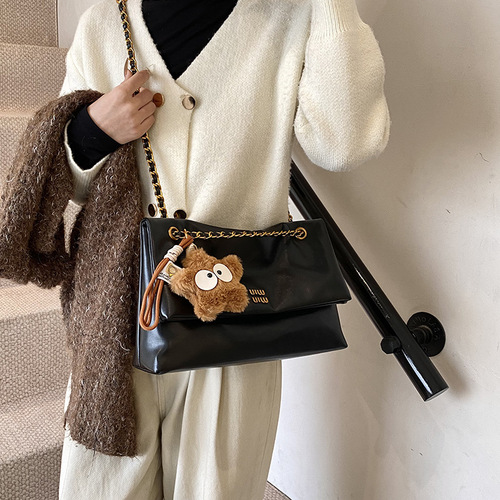 Large capacity bags for women in autumn and winter all-matching 2024 new simple chain shoulder bag casual commuter bag