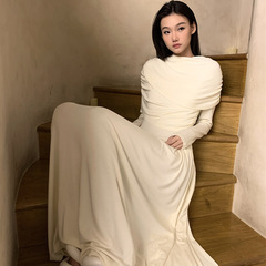 ニットワンピース女性のデザイン感が小さいです。低腰長袖のスリムなロングスカート2024春服です。