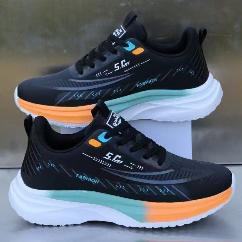 Fashionable sneakers for leisure