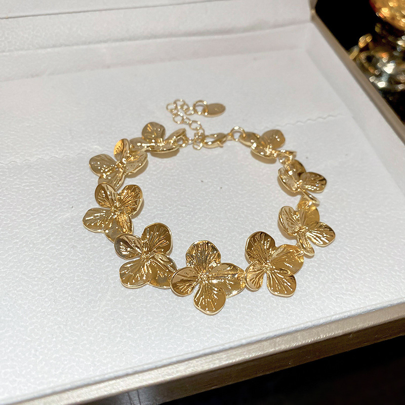 Nuevo estilo transfronterizo de costura flor aretes pulsera collar conjunto de lujo ligero viento frío cadena de clavícula moda joyería de todo fósforo