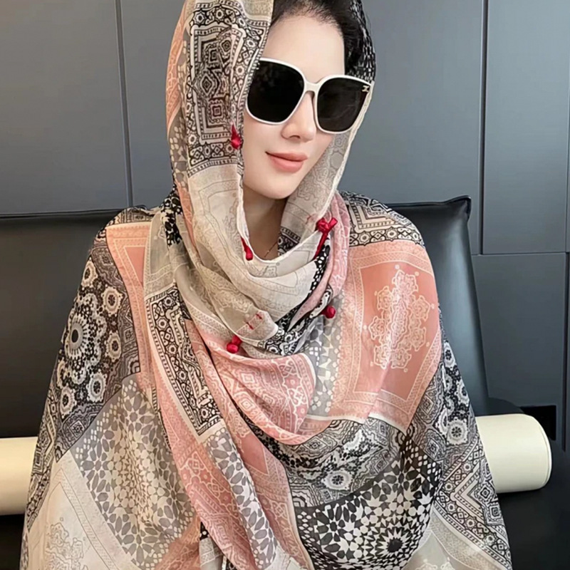 Chal de protección solar de verano para mujer 2025 nuevo estilo hebilla largo estilo étnico fotografía de viaje estilo fino playa bufanda de seda capa