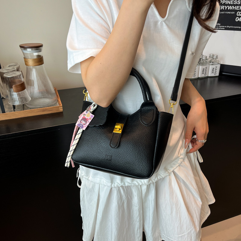 ファッショナブルなトレンディなハンドヘルドバケットバッグ女性用 2025 新しい夏シンプルで多用途の仕事通勤カジュアルクロスボディバッグ女性用|undefined