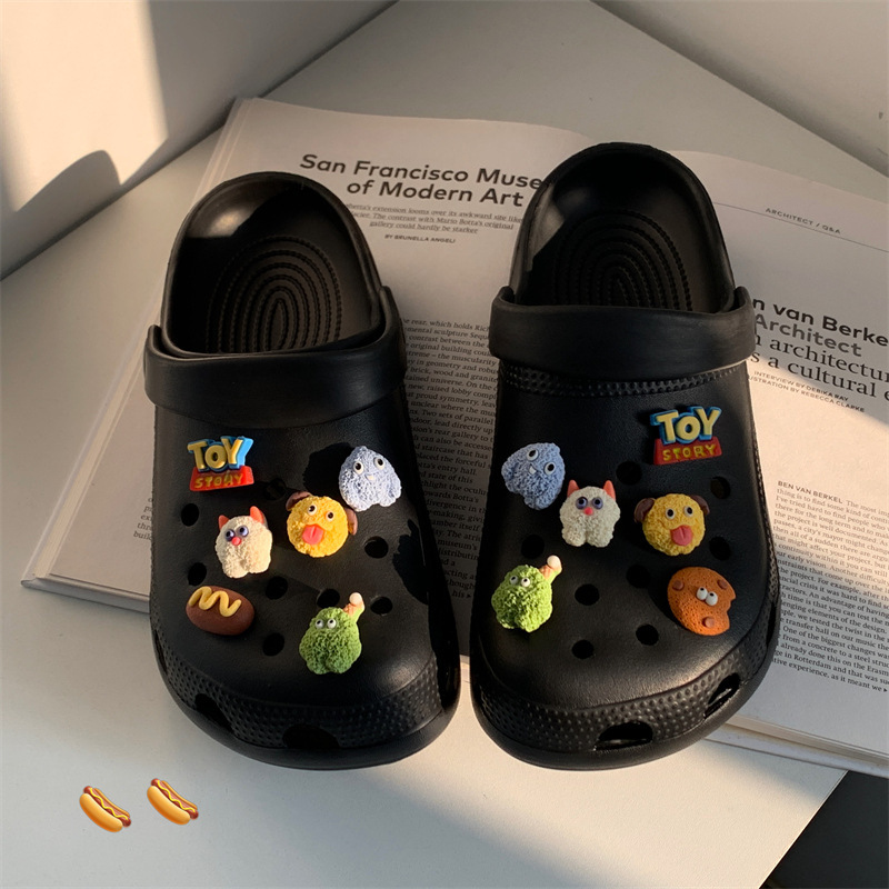 Popular furry monster cute hole shoes for women 2024 New versatile casual closed toe half slippers flat nurse slippers