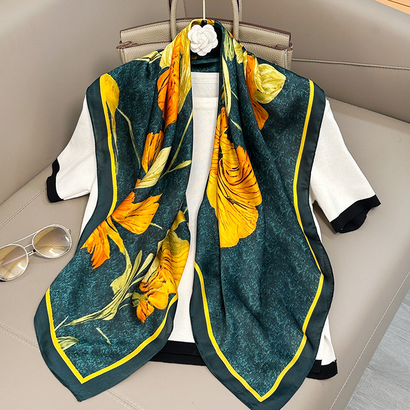 녹색 배경으로 노란색 오렌지