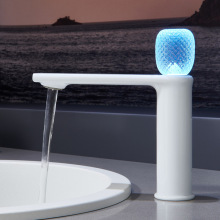 新款发光开关面盆水龙头全铜家用冷热双控浴室柜面盆水龙头MT2529