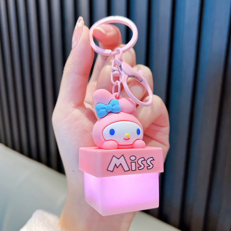 ライト付きサンリオナイトライトキーホルダーペンダント漫画ギフトボックス車のキーチェーン小さなギフト卸売|undefined
