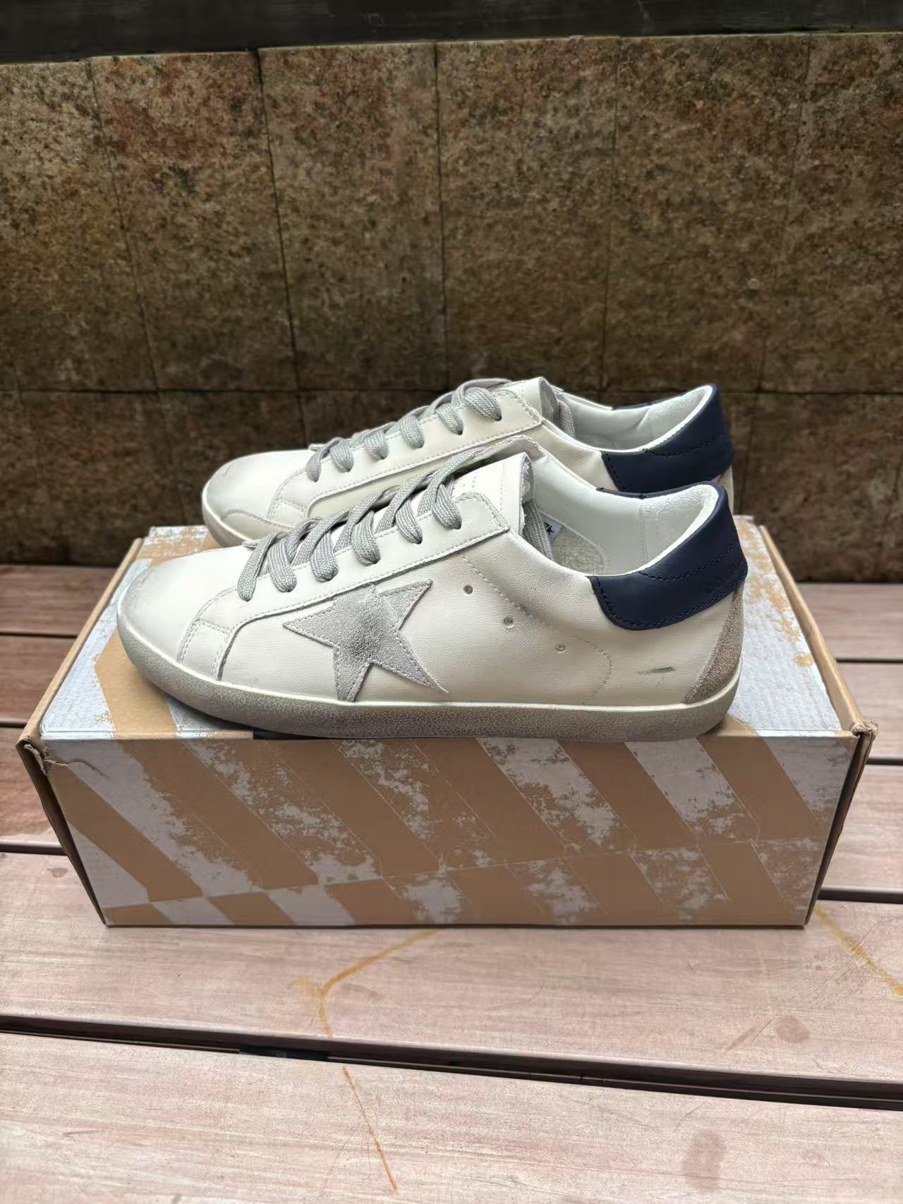 Corea del Sur viejos estrellas pequeños zapatos sucios hombres y mujeres con el mismo estilo retro casual deportes pequeños zapatos blancos 2025 nuevos zapatos sucios