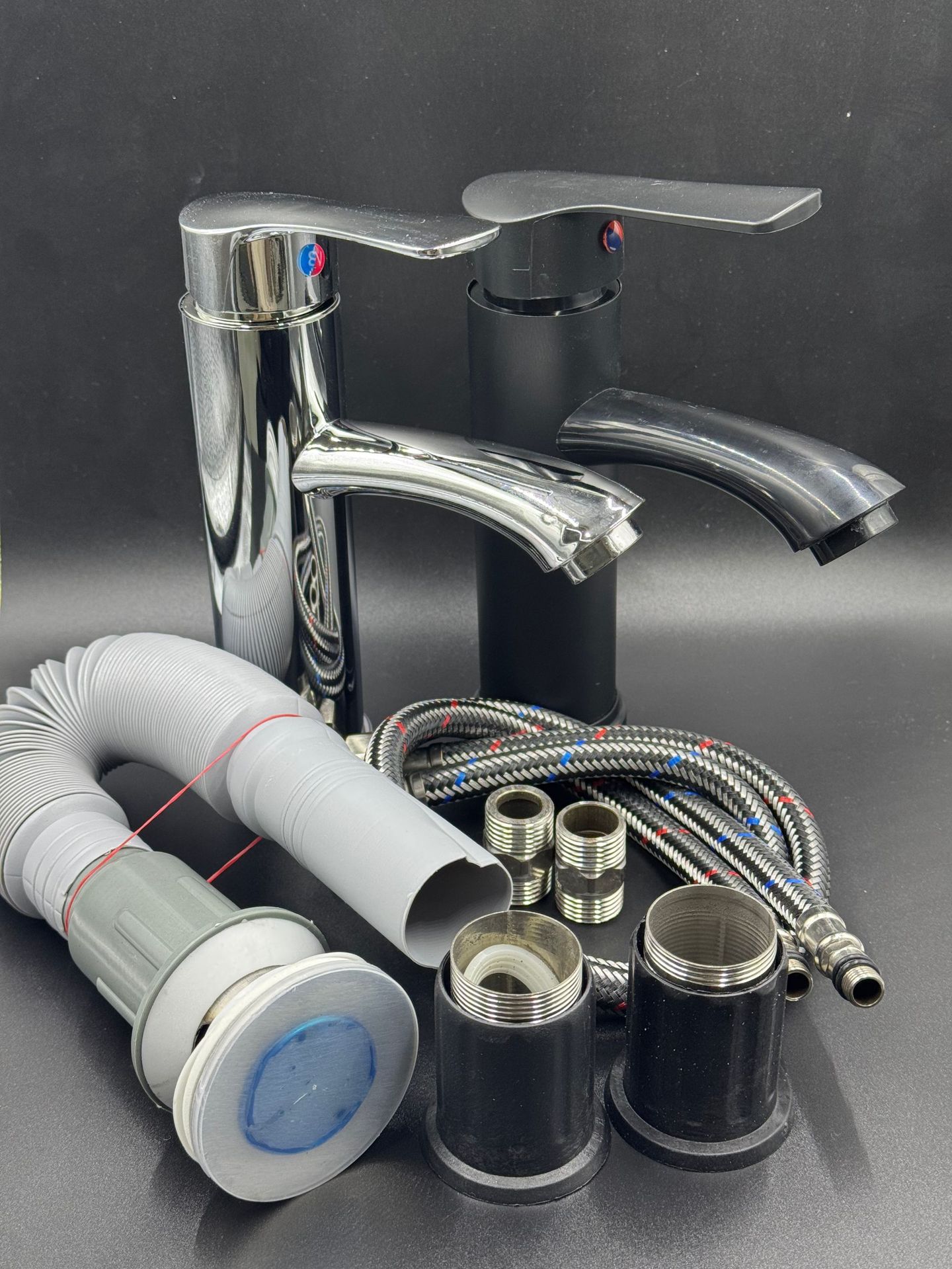Cold and hot water faucets, single-hole bathroom cabinets, washbasins, washbasins, washbasins, bathroom countertop basins, faucets, drainage accessories full figure