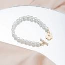 批发珍珠色<font red=H>手链</font>女生ins小众设计感梅花吊坠轻奢气质个性闺蜜<font red=H>手串</font>