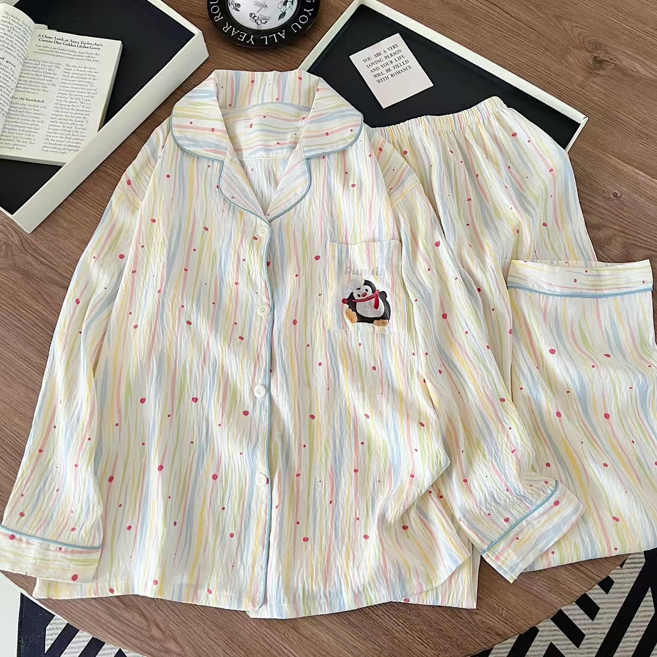 Al por mayor transfronterizo 2026 nuevo pijama de mujer nubes de algodón pantalones de manga larga cardigan con solapa de dibujos animados ropa para el hogar se puede usar fuera