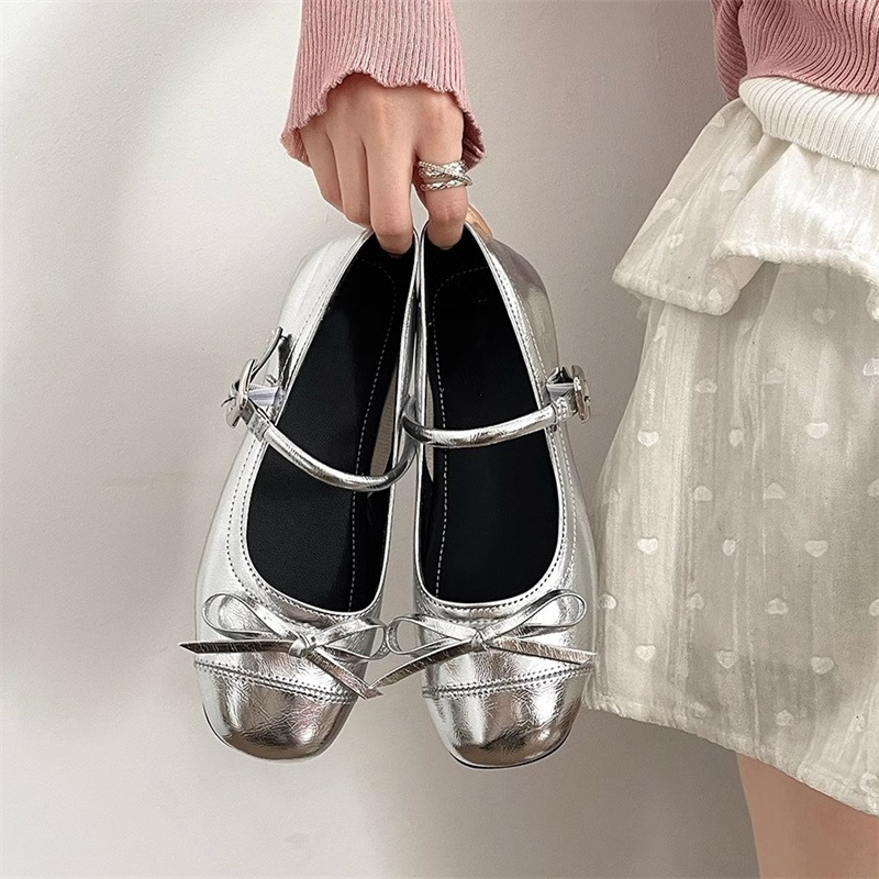 2026 verano francés simple zapatos de moda zapatos de cuero plano de mujer zapatos de plata versátiles zapatos de talón bajo