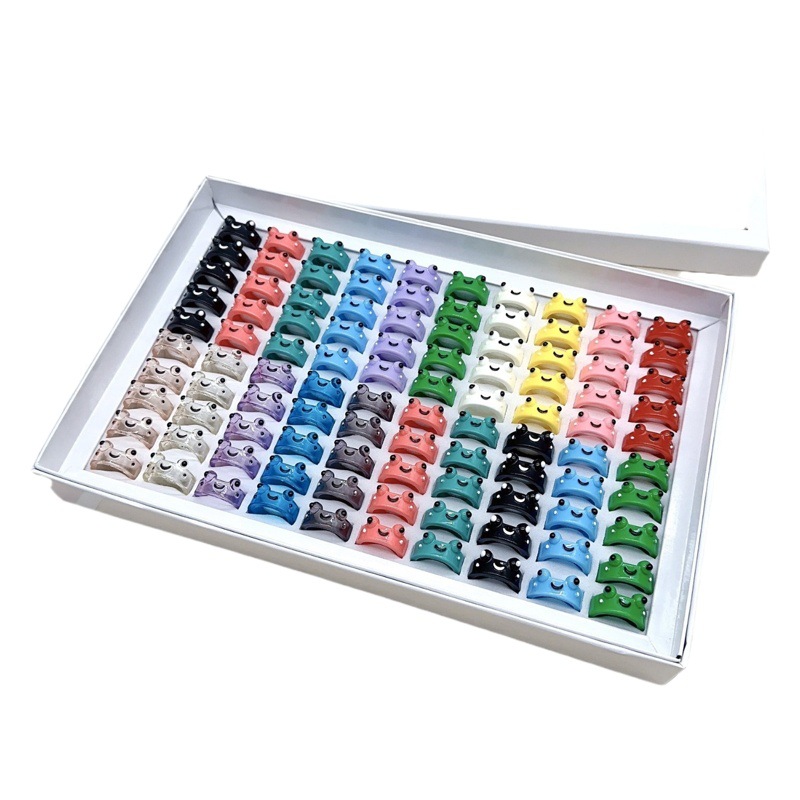 Anillo de resina de rana 100 en caja color mezclado transfronterizo Venta caliente colorido personalizado animal de dibujos animados lindo anillo