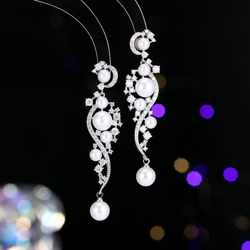 Retro elegant earrings for bride with zircon from pearl