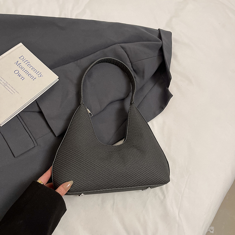 Bolso retro esmerilado para mujer de gran capacidad 2025 nuevo bolso de hombro de primavera y verano de todo fósforo bolso de axila de temperamento popular de este año